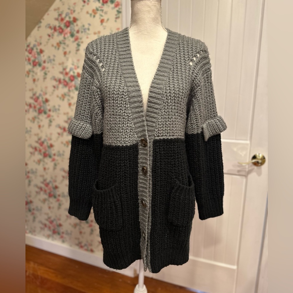 POL Two-Tone Gray and Black Cardigan